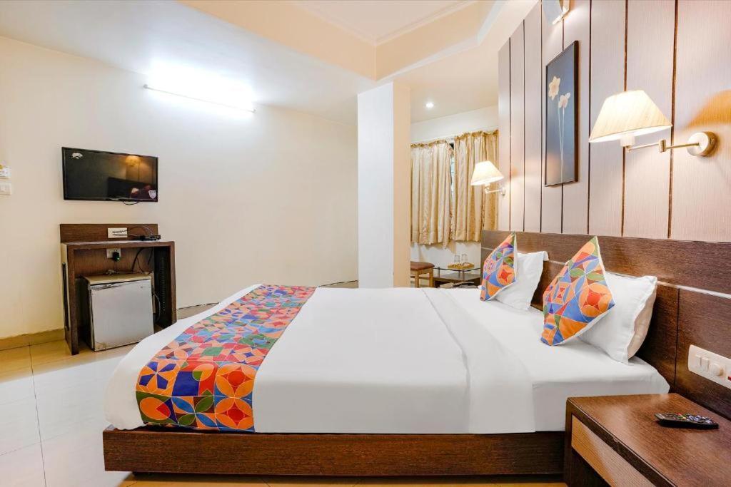 Gandharva Residency Swargate Hotel Poona Buitenkant foto
