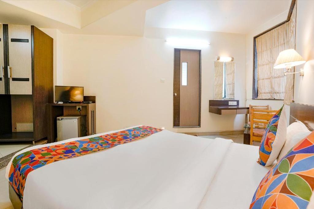 Gandharva Residency Swargate Hotel Poona Buitenkant foto